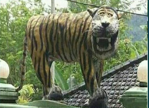 Patung Macan Muehehe