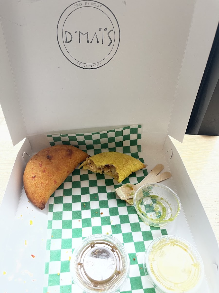 Gluten-Free at D'maïs: Empanadas • Café