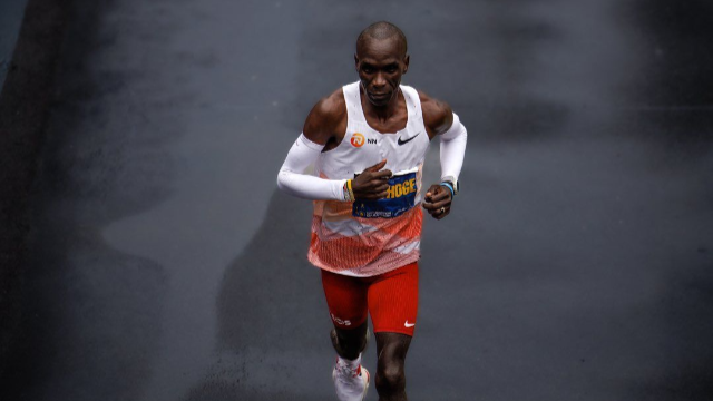 alimaliza wa sita katika Boston Marathon.