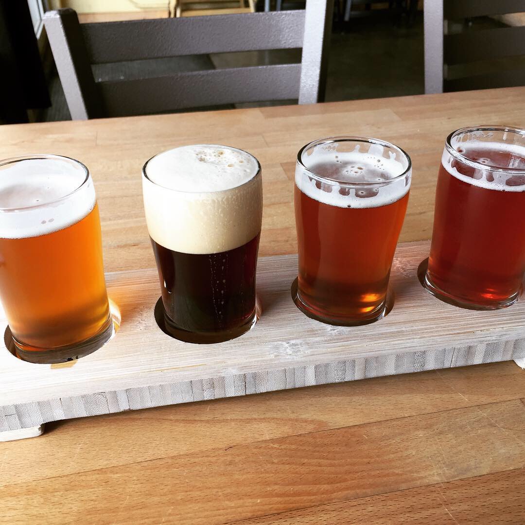 Beer flight is a must so you can try all the amazing beer (dry hopped pale ale, dark ale on nitro, IPA No. 5, Olallie)