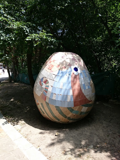 Giant Egg 