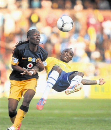 OUTPLAYED: Kaizer Chiefs midfielder Reneilwe Letsholonyane fights for the ball with Teko Modise during their MTN8 match at Loftus yesterday. PHOTO: ANTONIO MUCHAVE