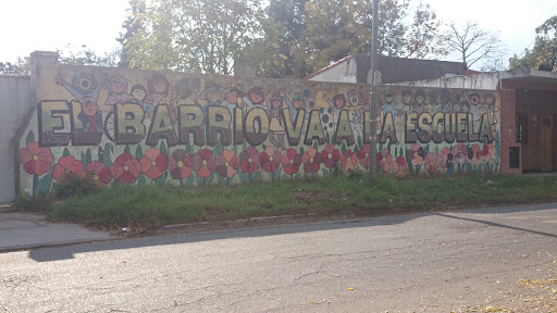 Mural El Barrio Va A La Escuela