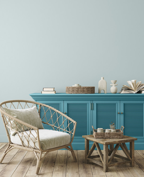 This vibrant warm turquoise of Crystal-clear Caribbean Sea (G7-A1-2) with a green undertone used on the cabinet, combined with Aqua Pura G7-C2-2 as a wall colour, brings a sense of energy and rejuvenation into any space.