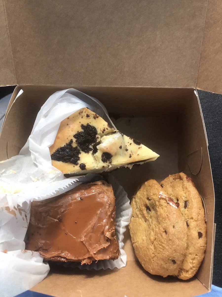 Chocolate chip cookies, brownie cheesecake and butterscotch brownie