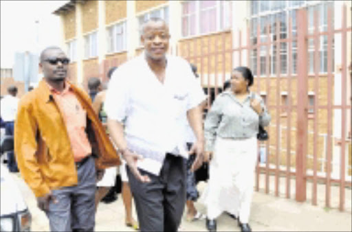 OUTSIDE COURT: Patrick Maduvha and Mzwakhe Mbuli. Pic. Vathiswa Ruselo. 08/10/2008. © Sowetan