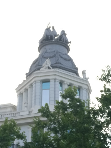 Cuádriga, Edificio de la Aurora Polar