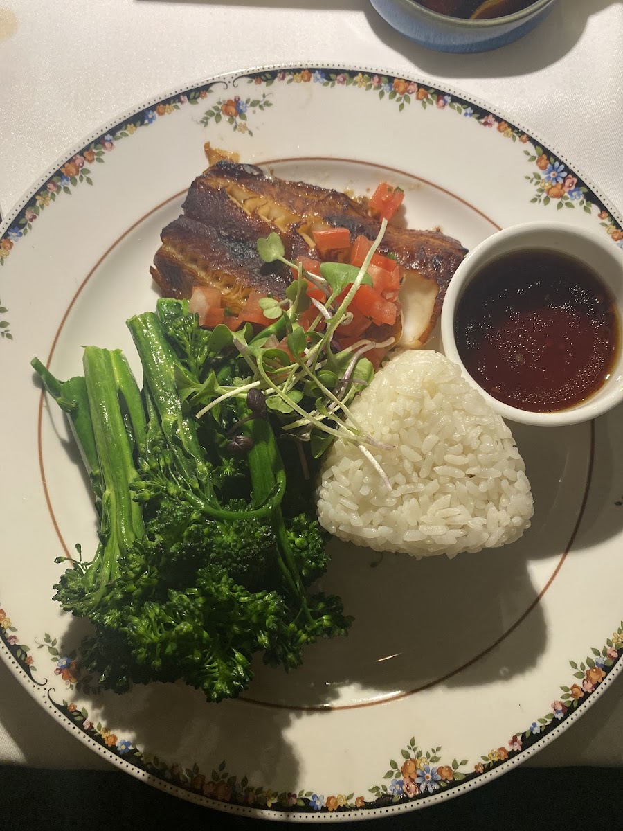 Butterfish with yuzu tamari sauce, broccolini, ans white rice