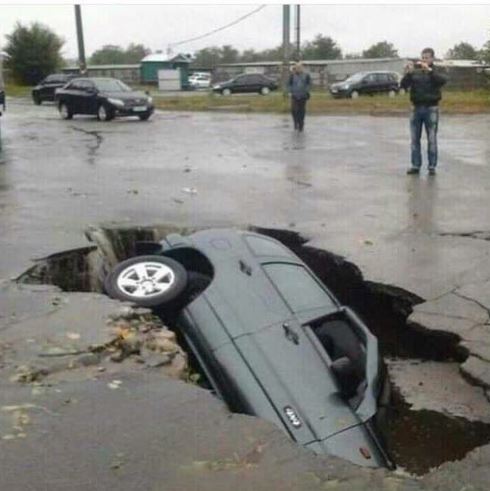 This image of a car reportedly falling into a sinkhole during the Durban storm is fake. According to Africa Check the image originated in the Ukraine in 2014.