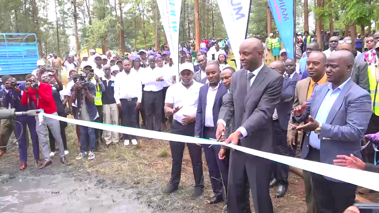 Murang'a Governor Irungu Kang'ata launches the borehole sinking programme at Mbogo-ini Primary School in Kigumo constituency on March 22, 2023.