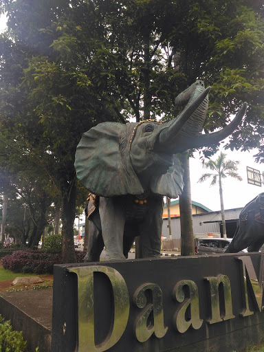 Patung Gajah DaanMogot