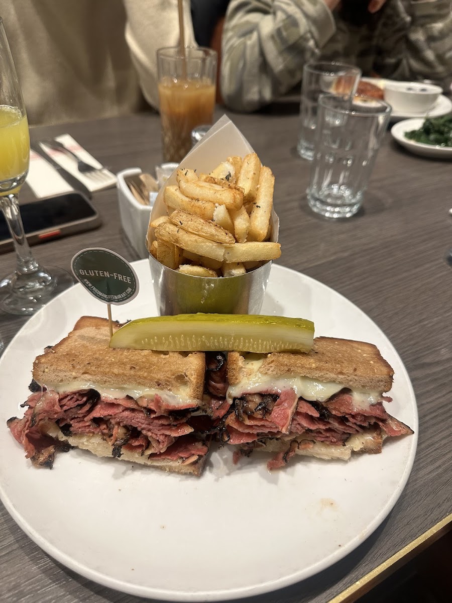 Reuben sandwich 10/10