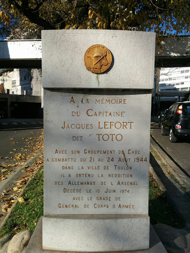 À la mémoire du capitaine Jacques Lefort