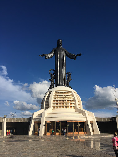 Cristo el Rey - On top of Cerr