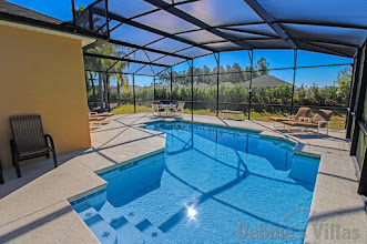 Easy access steps into the south-facing pool on Calabay Parc