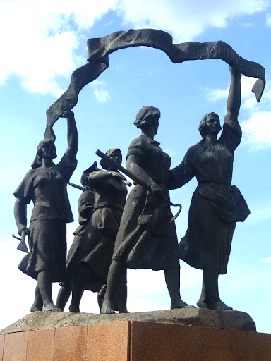 Памятник Слава Труду