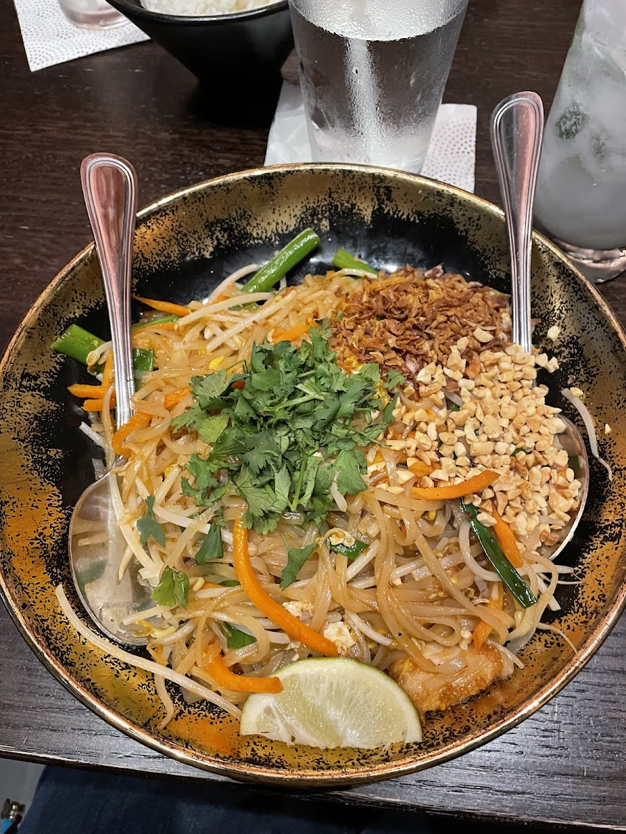 GF Chicken Pad Thai