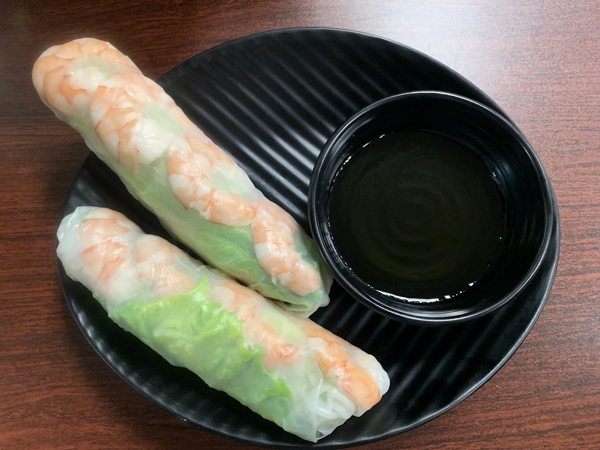 Shrimp spring rolls w/fish sauce (Feb2022)