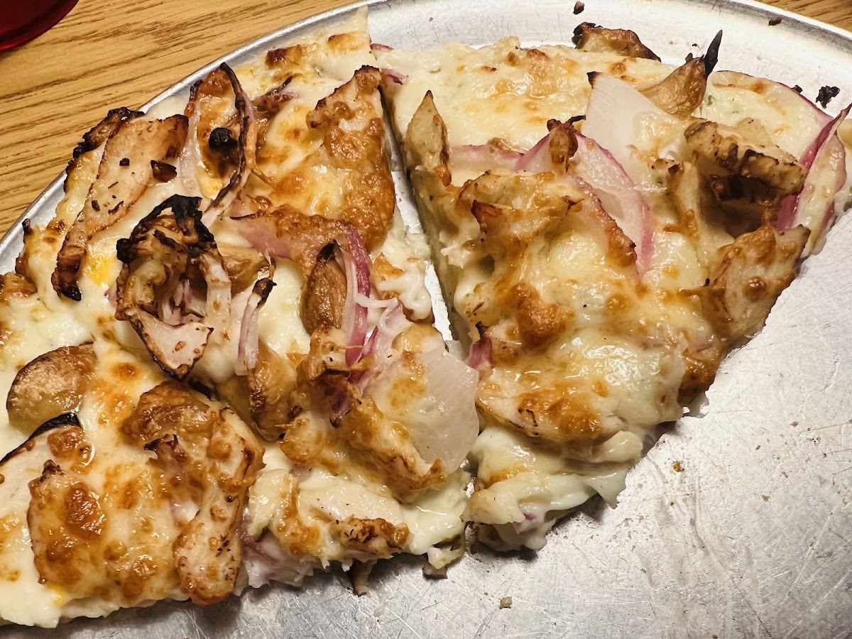 Gluten free Garlic Chicken Pizza