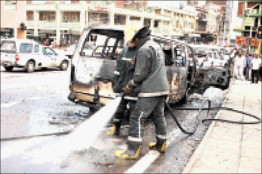 NEAR-CARNAGE: Passengers from KwaNdengezi had to run for their lives when the taxi they were travelling in suddenly caught fire in the Durban city centre on Saturday morning. Fortunately no one was injured in the incident. 13/12/08. Pic. Senzo Ntuli. © Unknown.