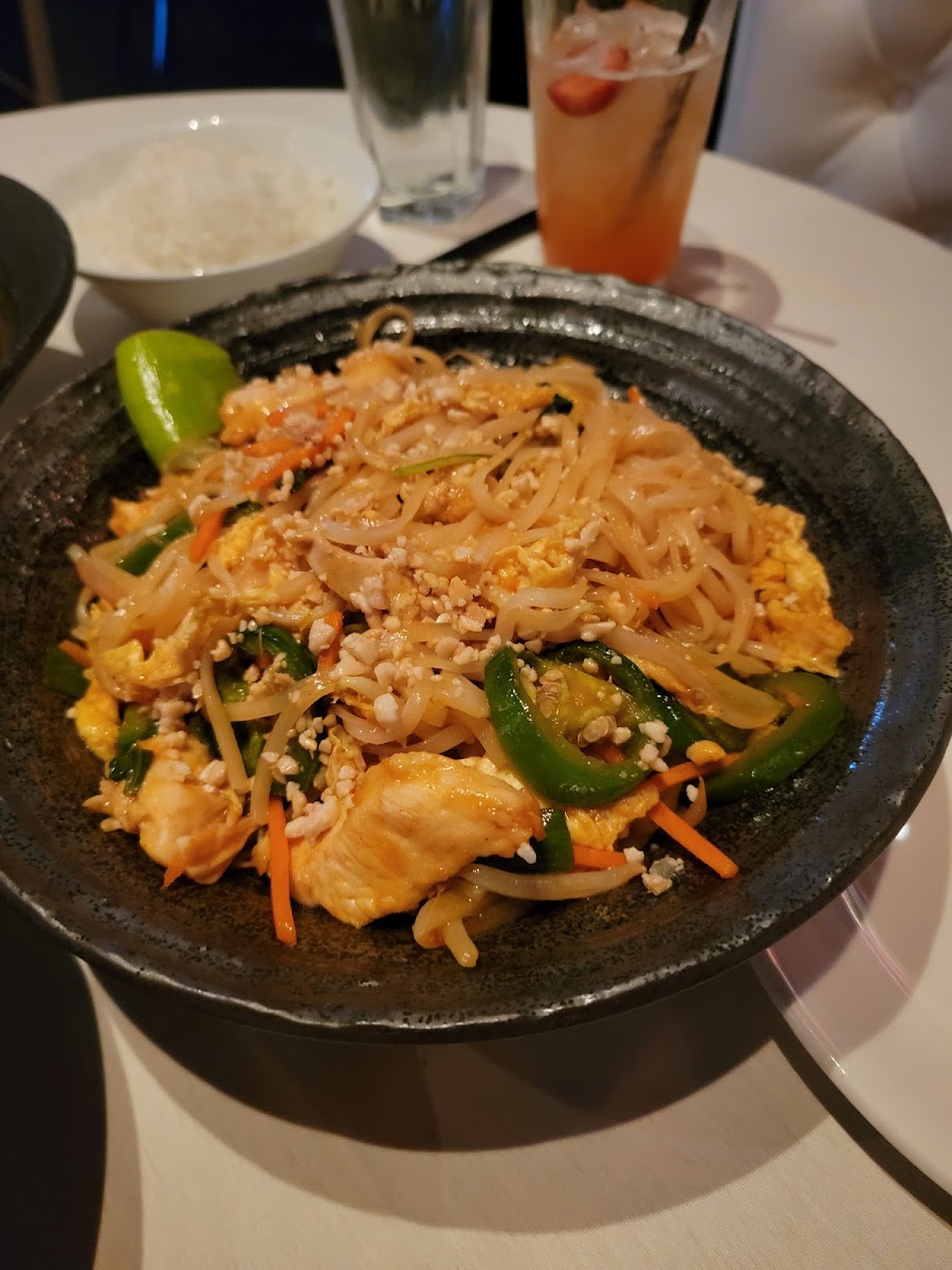 Chicken pad thai