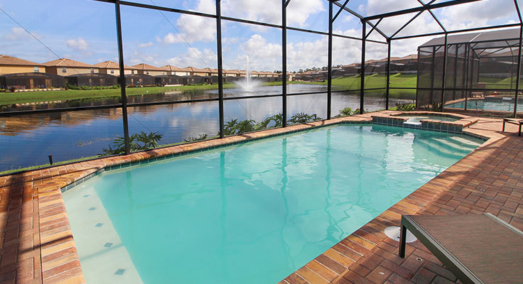 Spend more time in the Florida sunshine at our stunning lake view villas