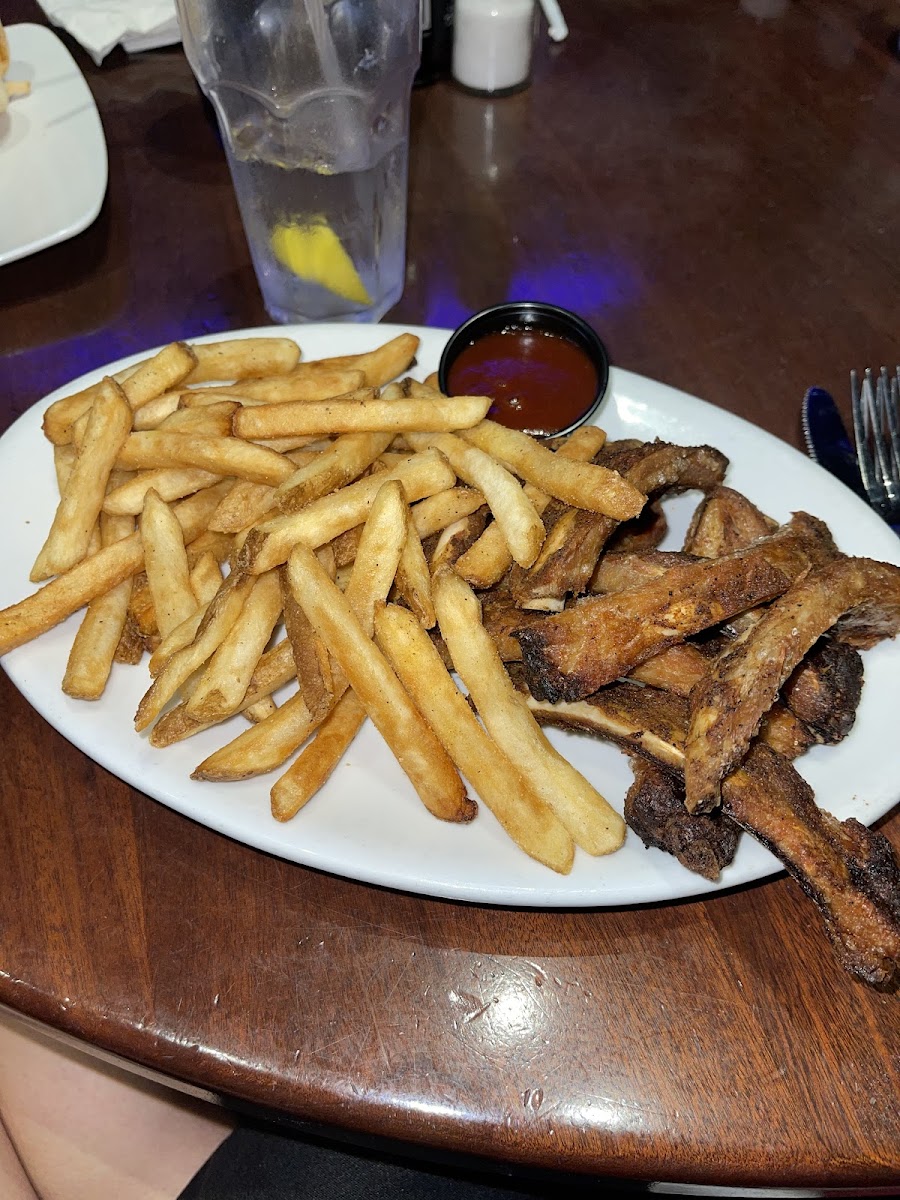 Bbq ribs and french frys