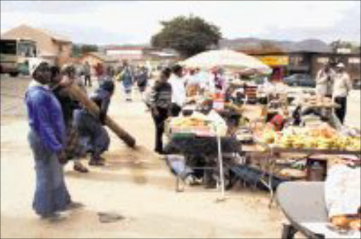 WA R N E D : An official from Mbombela local Municipality in Nelspruit, Mpumalanga, talks to the angry vendors that they should not invade the Buscor premises otherwise they will be arrested. Pic: Andrew Hlongwane. 19/08/2009. © Sowetan.