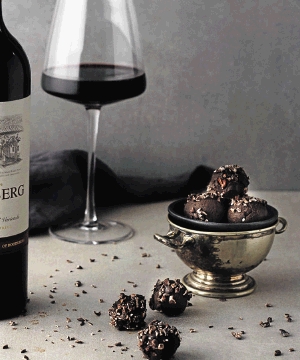 Red wine and chocolate are a decadent pairing.