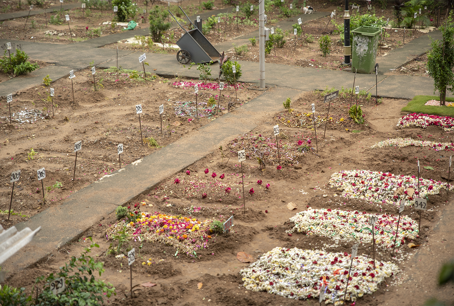 Cemetery workers struggle to keep up with Mumbai’s COVID-19 deaths
