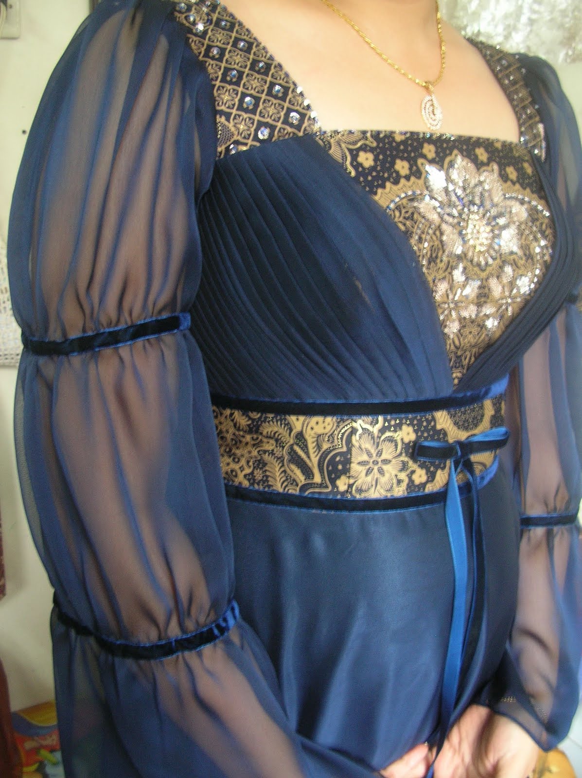 Model Gaun Pesta Batik Blue Model Gaun Pesta Batik Blue