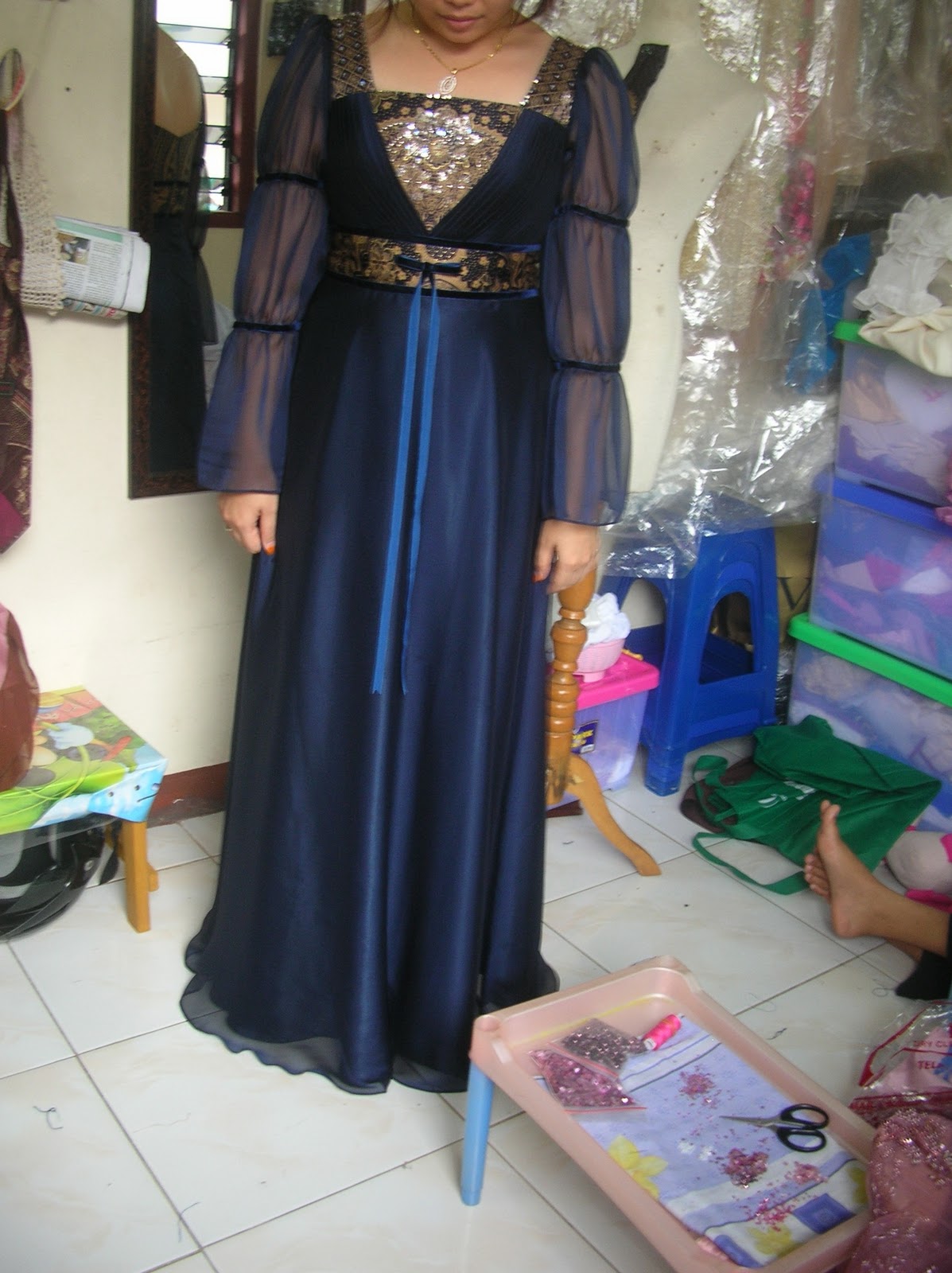 Model Gaun Pesta Batik Blue