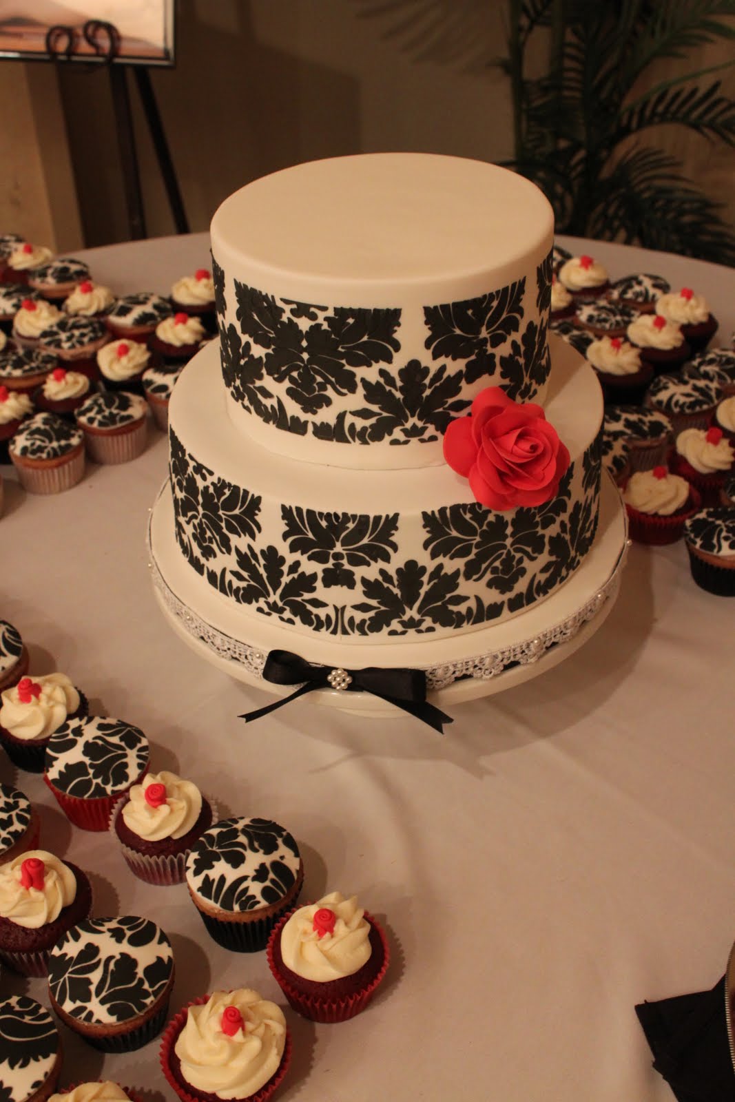 damask wedding cake