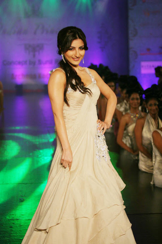 HOT Indian models ramp @ Launch of ‘Indian Princess Fashion’ 2011