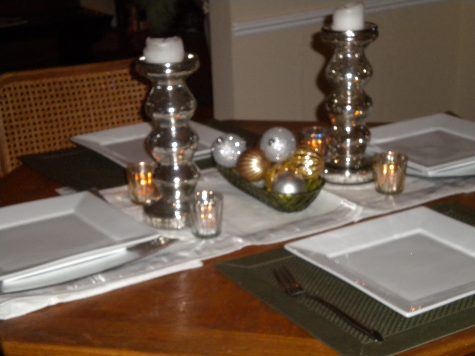 white and gold wedding table white and gold wedding table