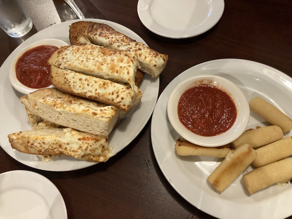 Cheese bread (whole=8 slices) and mozzarella sticks