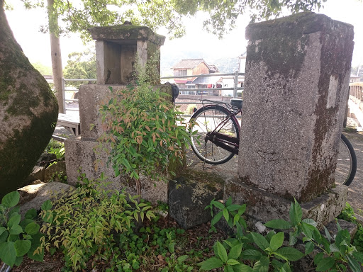Small Shrine near Kamikure-Bashi