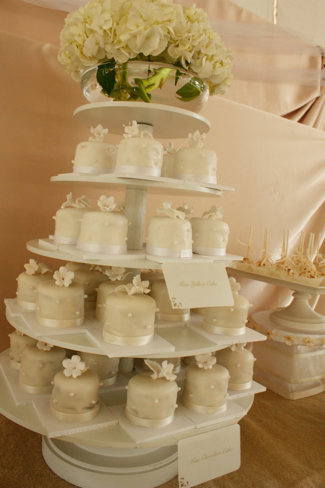 mini wedding cakes