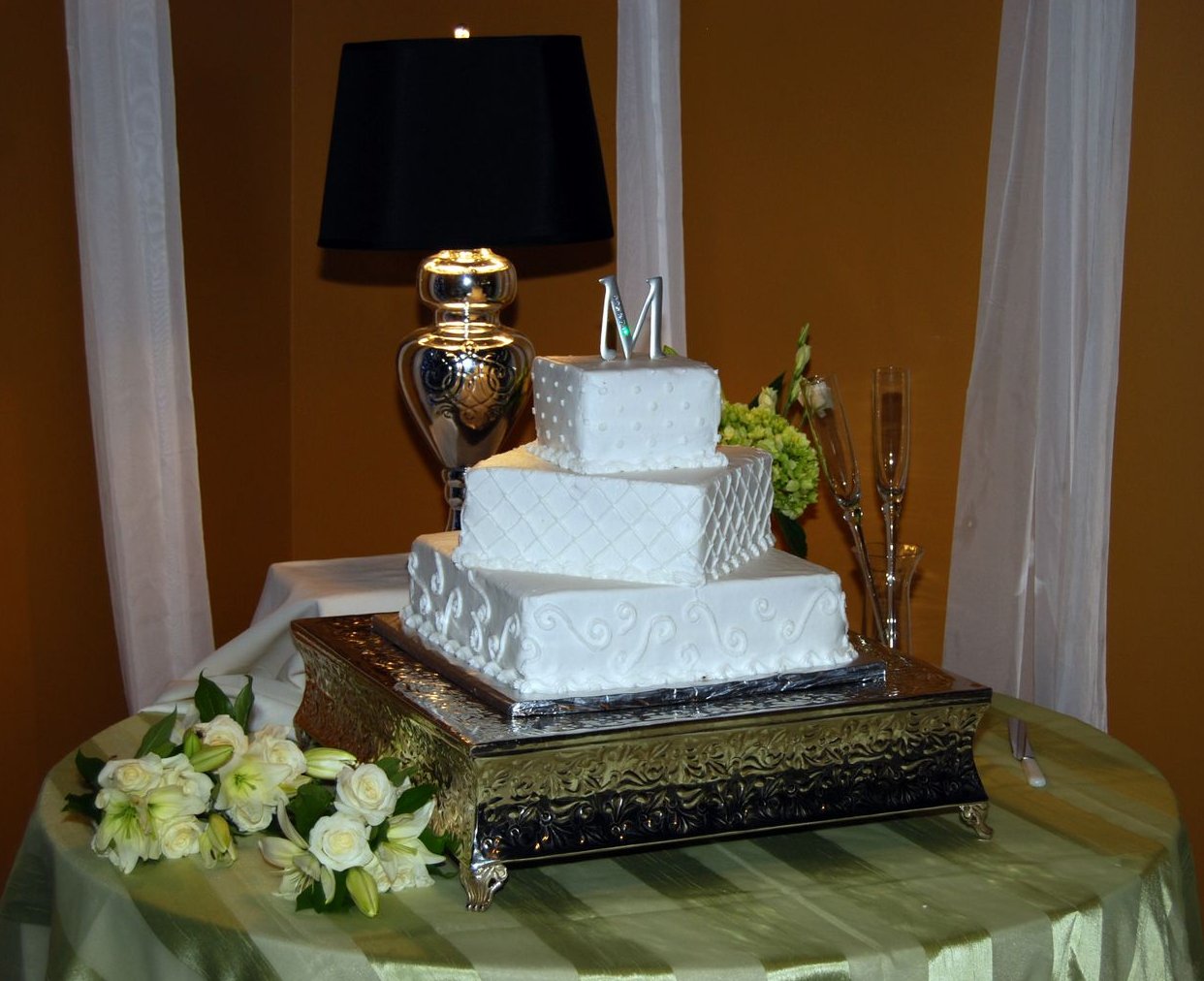 Learn How to Select a Wedding Cake