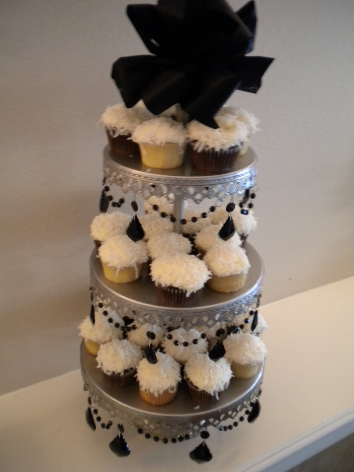 Black & White Themed Wedding