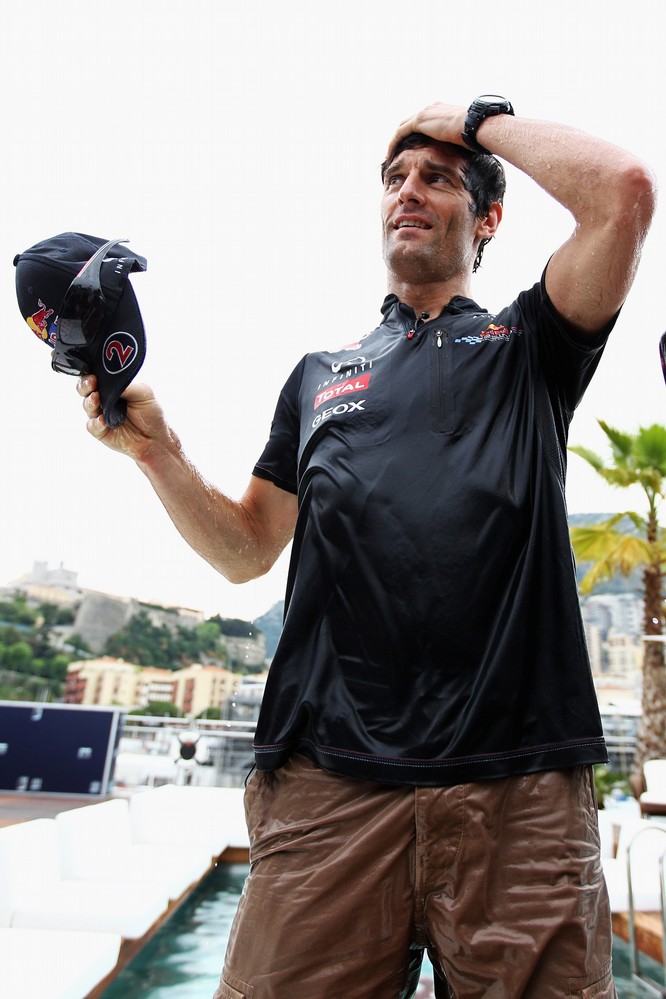 мокрый Марк Уэббер после басейна Монте-Карло на Гран-при Монако 2011 в среду
