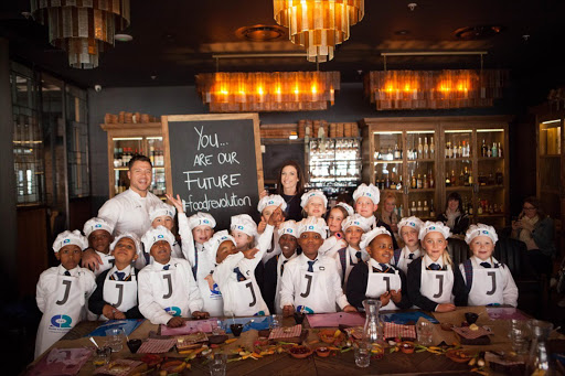 Chef Shane Smit and the children who were part of the healthy eating workshop Picture: Supplied