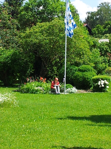 Reading man sculpture