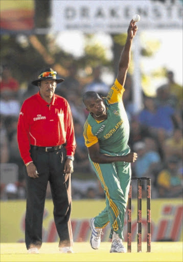 TOP FORM: Lonwabo Tsotsobe of South Africa bowls during the 1st One Day International match between South Africa and Sri Lanka at Boland Park in Paarl this week. Photo: Gallo Images