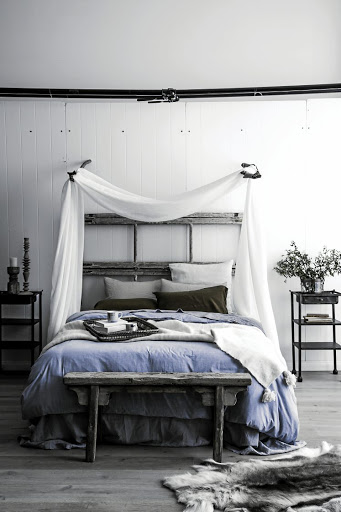 A cool colour palette creates a calm atmosphere in a bedroom.