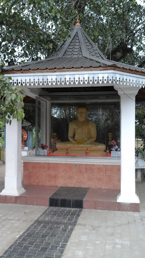 Buddha Statue near Athurugiriya Road