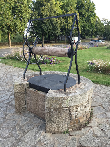 Montaigu - Le Moulin De La Place Du Marché