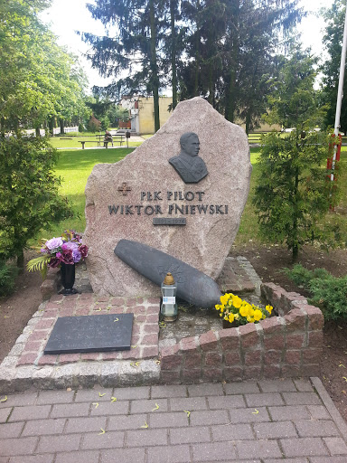 Kłecko, obelisk płk. W.Pniewski