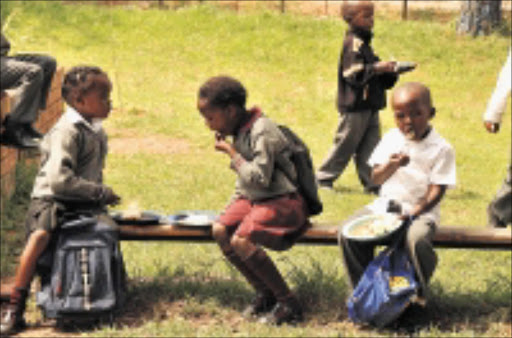 LUNCH TIME: Inkwenkwezi Primary School pupils in Soweto enjoy the filling meal they receive as their lunch on the school grounds. The school's feeding scheme also gives them breakfast. 17/02/09. Pic. Vathiswa Ruselo. © Sowetan.