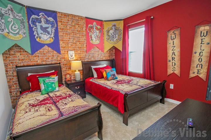 Harry Potter-themed Bedroom 5 with a Double bed and a Single bed